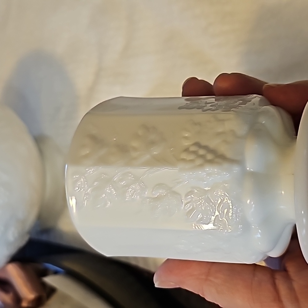 VINTAGE MILKGLASS - Picture 2 of 4